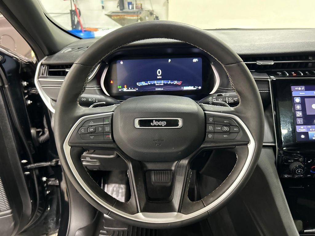 Used 2023 Jeep Grand Cherokee Altitude AWD/4WD image 15