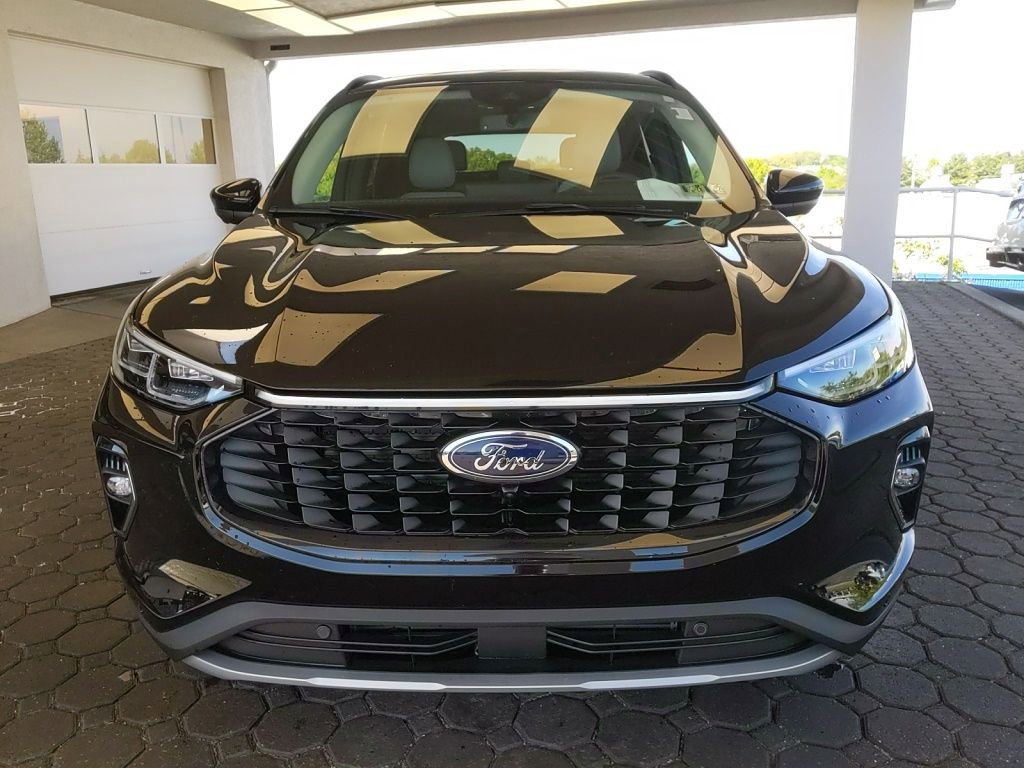Certified 2023 Ford Escape Platinum w/ Premium Technology Package AWD/4WD video 2