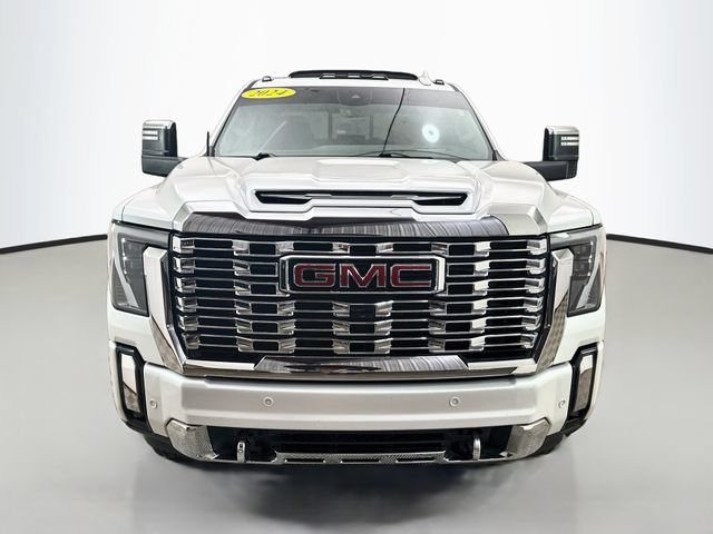 Used 2024 GMC Sierra 3500 Denali w/ Technology Package AWD/4WD image 2