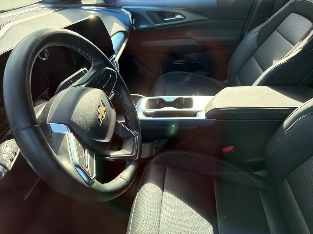 Used 2025 Chevrolet Equinox EV LT w/ Convenience Package image 5