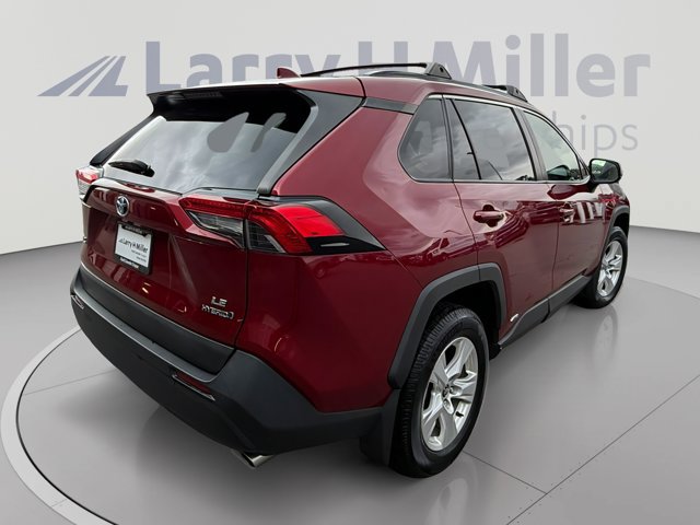 Used 2020 Toyota RAV4 LE w/ Carpet Mat Package AWD/4WD image 5