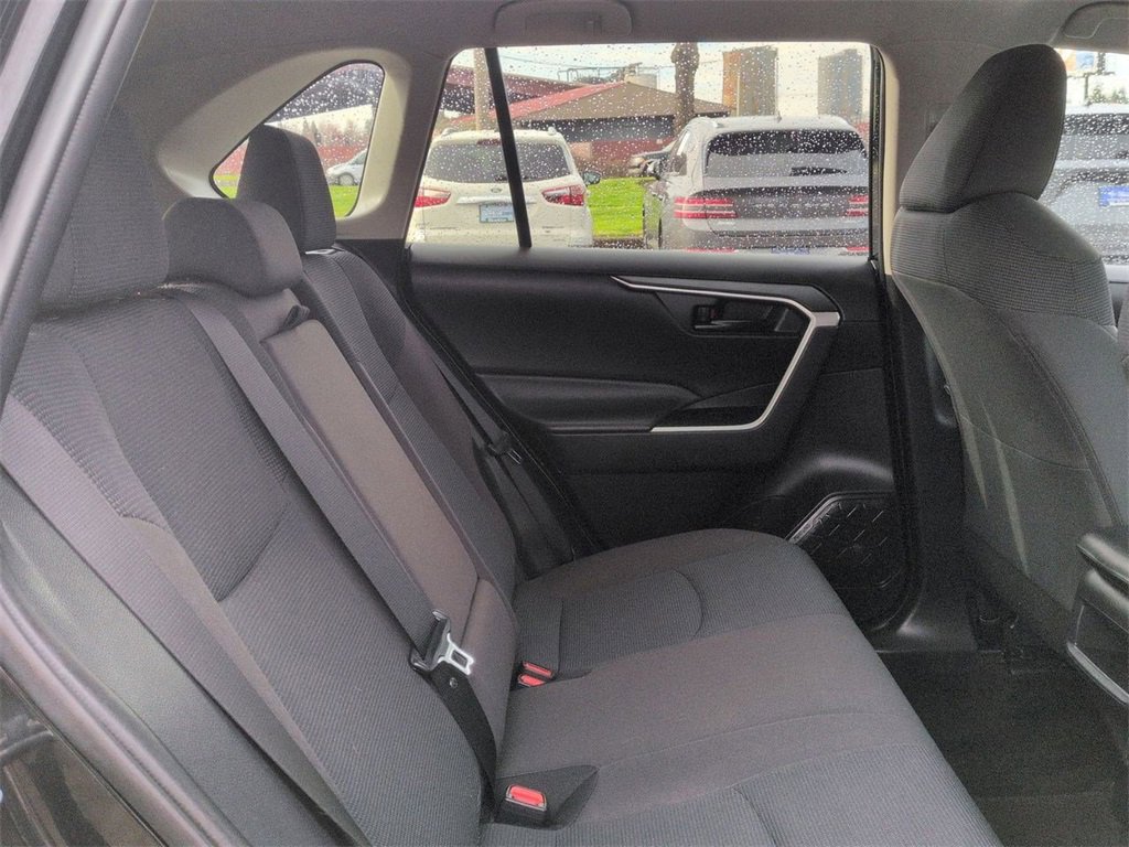 Used 2021 Toyota RAV4 LE image 27