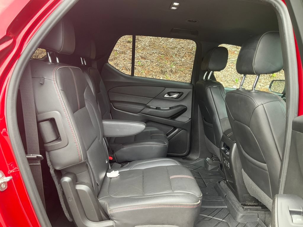 Used 2022 Chevrolet Traverse RS FWD image 13