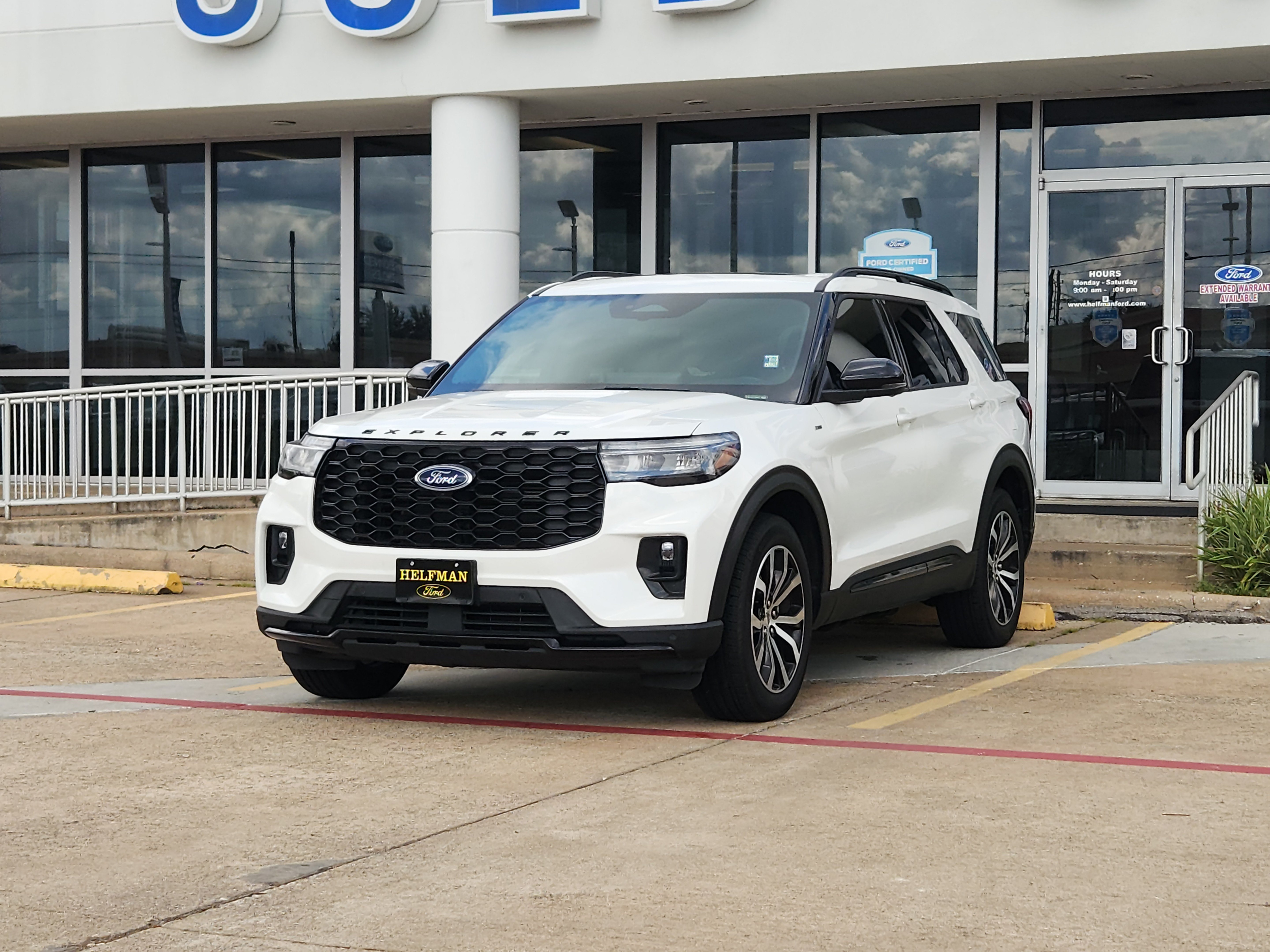 Certified 2025 Ford Explorer ST-Line AWD/4WD image 2