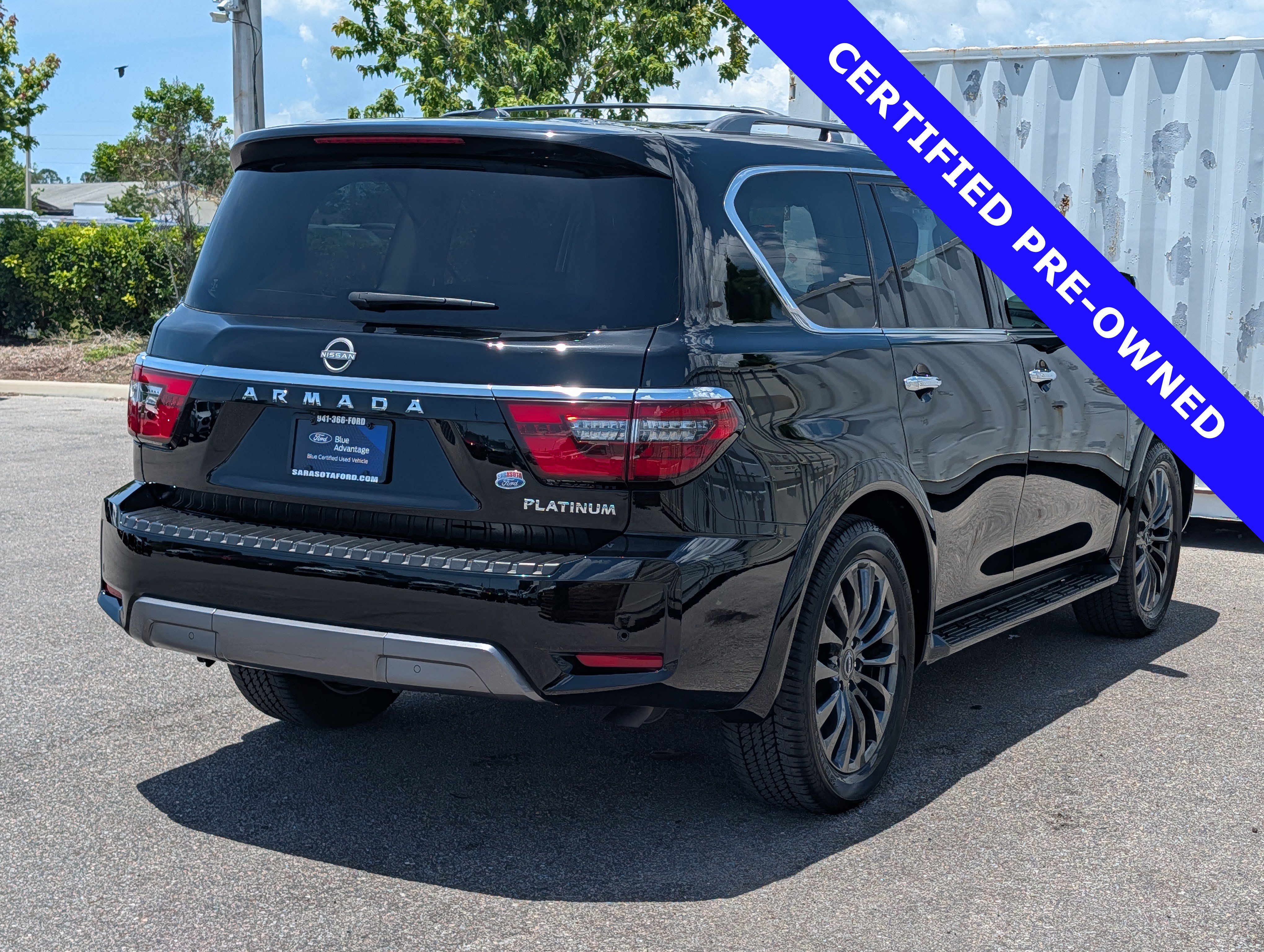 Used 2024 Nissan Armada Platinum w/ Cargo Package AWD/4WD image 4