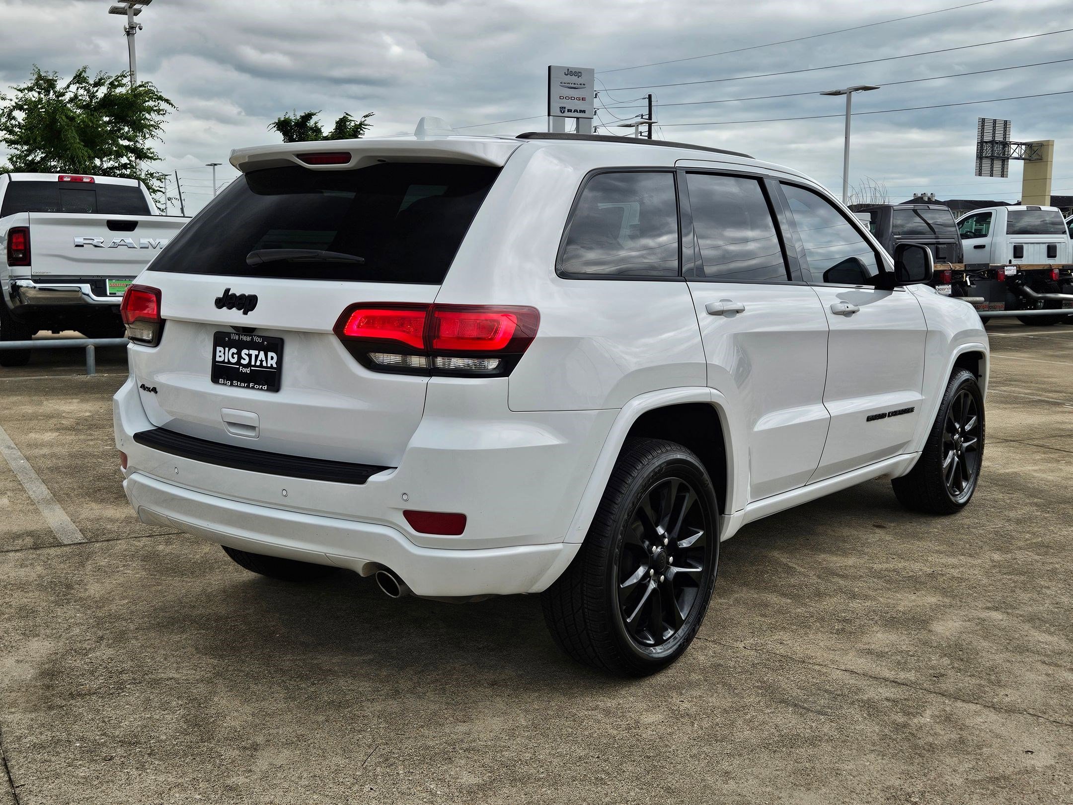 Used 2020 Jeep Grand Cherokee Altitude AWD/4WD image 3