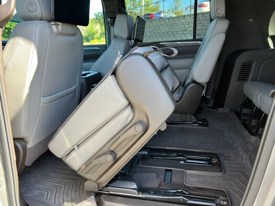 Used 2021 GMC Yukon XL SLT w/ SLT Premium Package AWD/4WD image 5