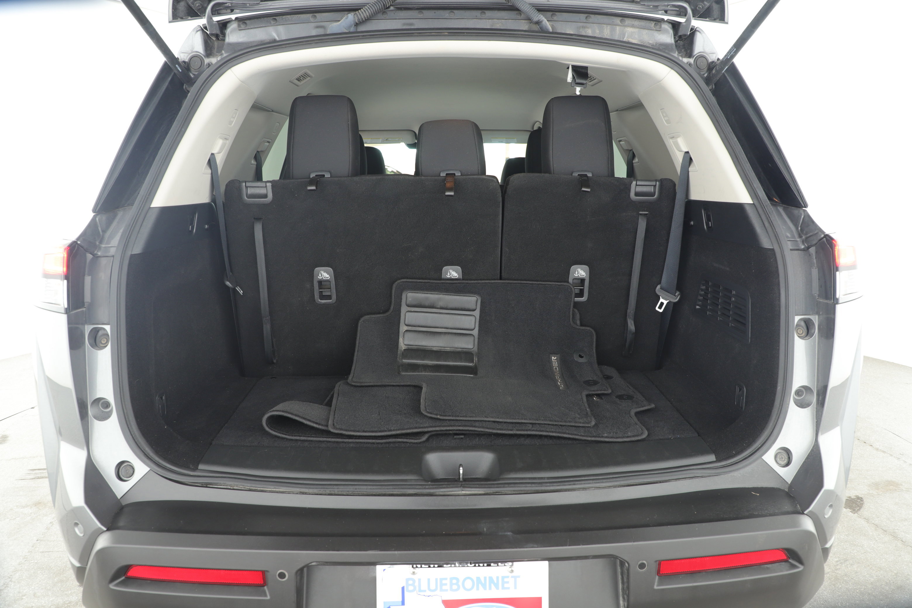 Used 2023 Nissan Pathfinder S image 5