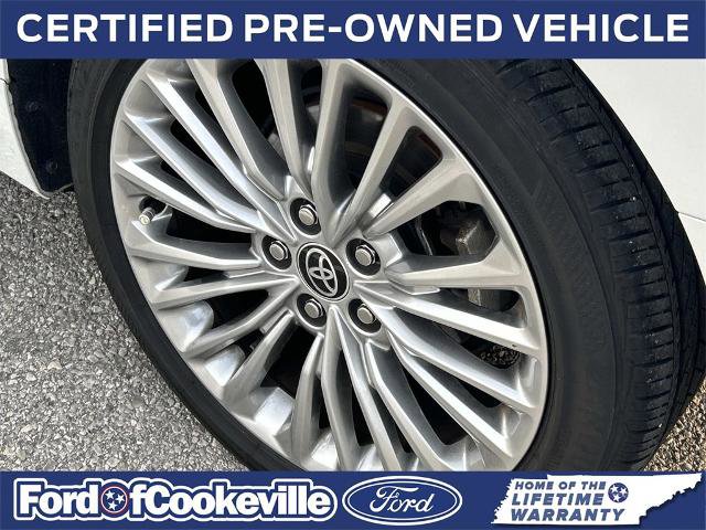 Used 2022 Toyota Avalon Limited image 12