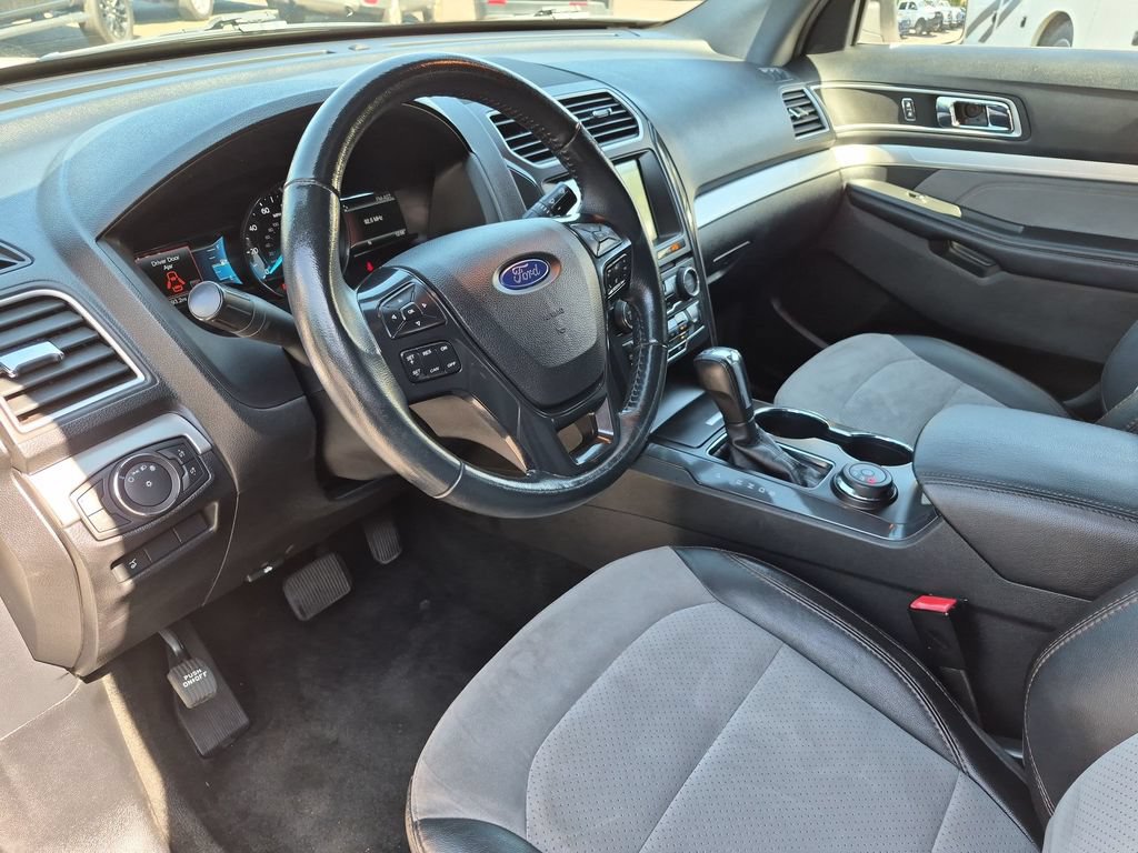 Certified 2017 Ford Explorer XLT w/ Equipment Group 202A AWD/4WD image 18