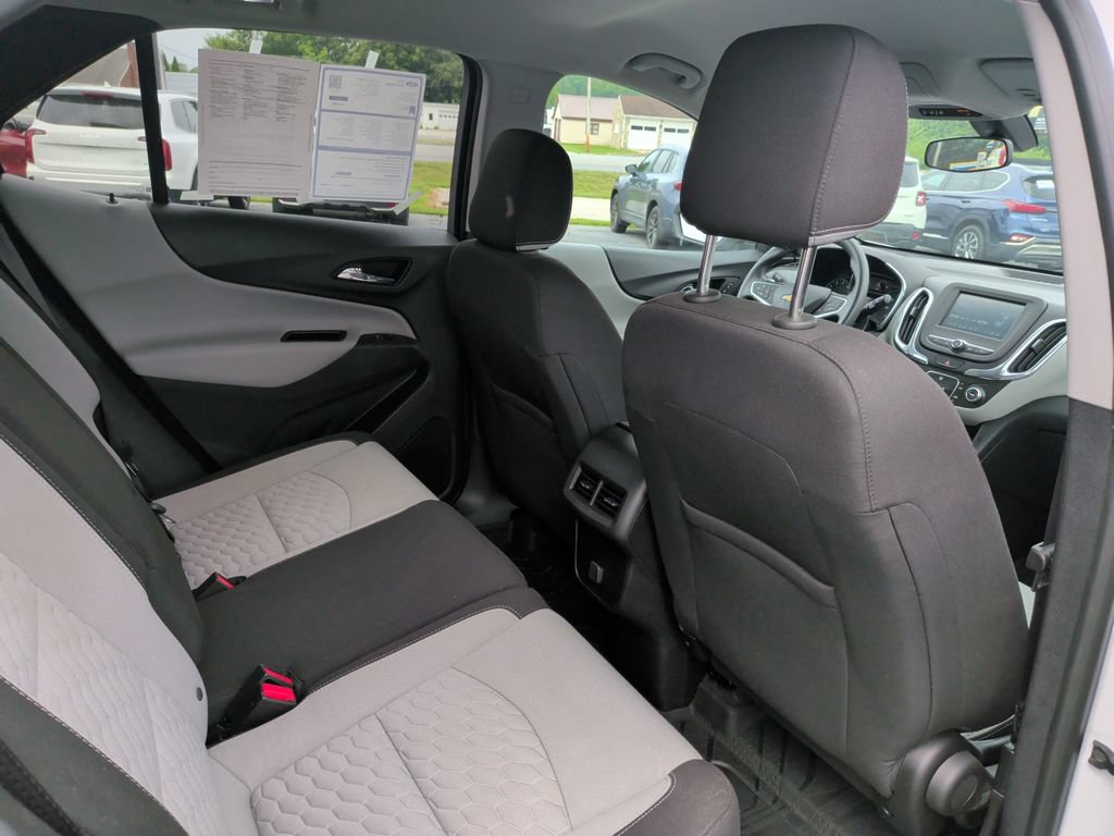 Used 2018 Chevrolet Equinox LT w/ LPO, Floor Liner Package AWD/4WD image 10