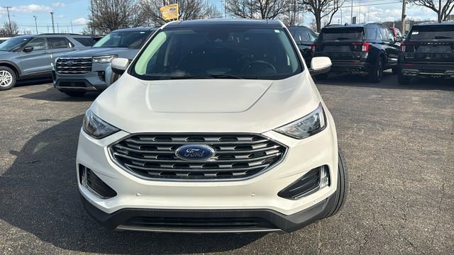 Certified 2022 Ford Edge Titanium w/ Class II Trailer Tow Package image 9