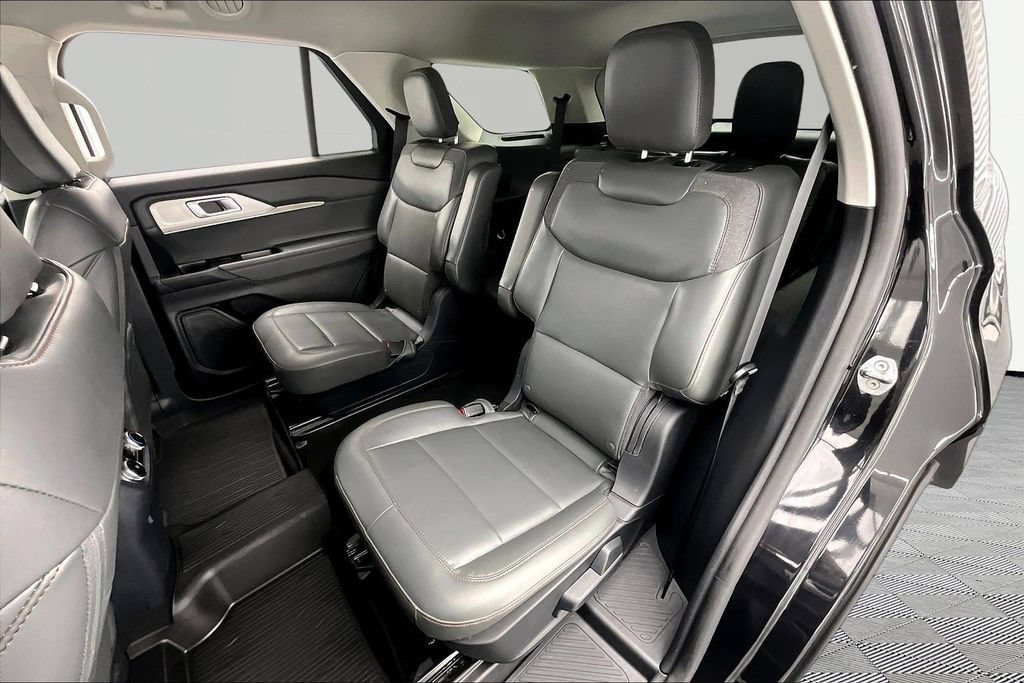 Certified 2025 Ford Explorer Active w/ Active Comfort Package AWD/4WD image 26