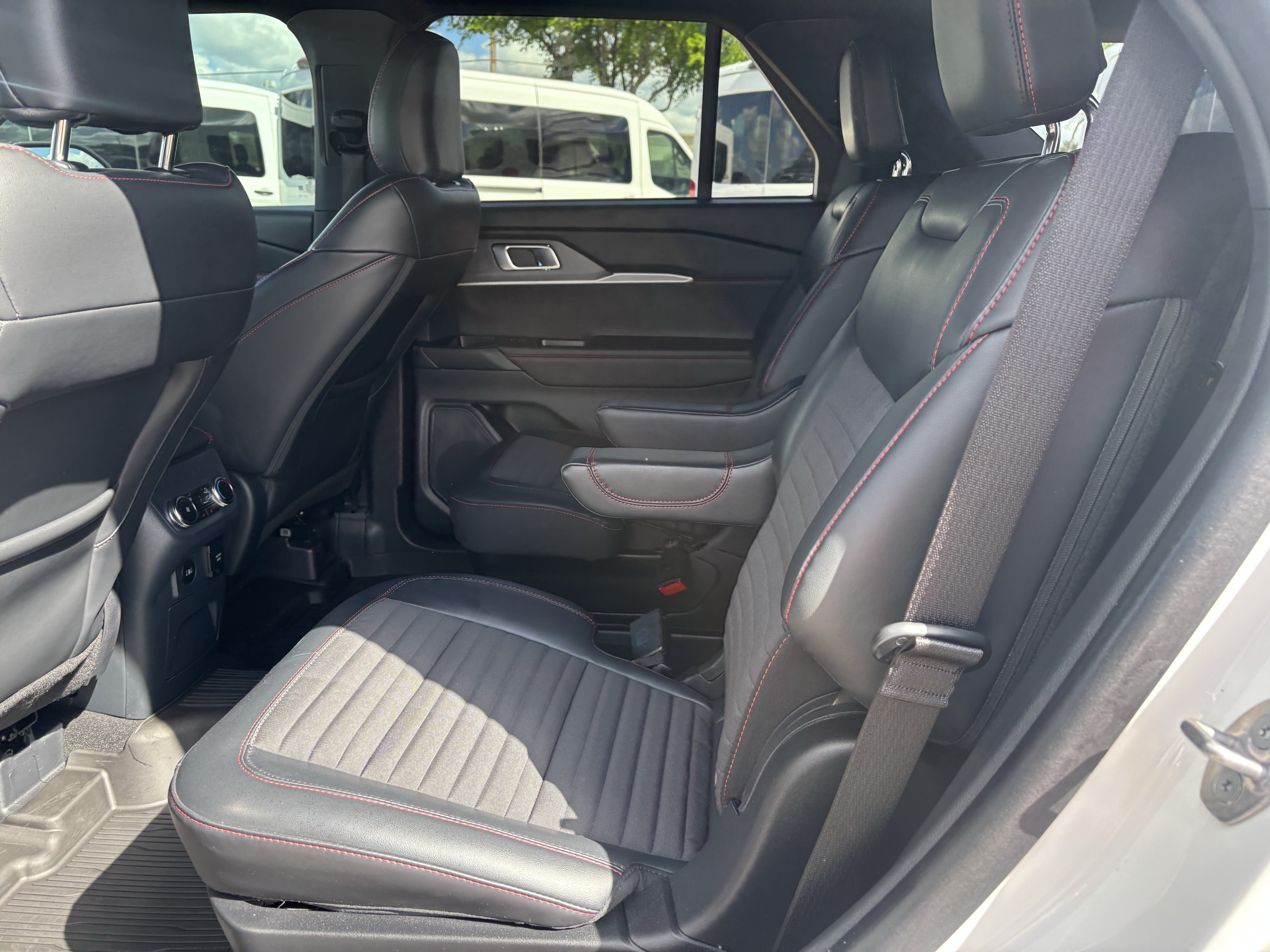 Certified 2026 Ford Explorer ST-Line w/ ST-Line Street Pack RWD image 15