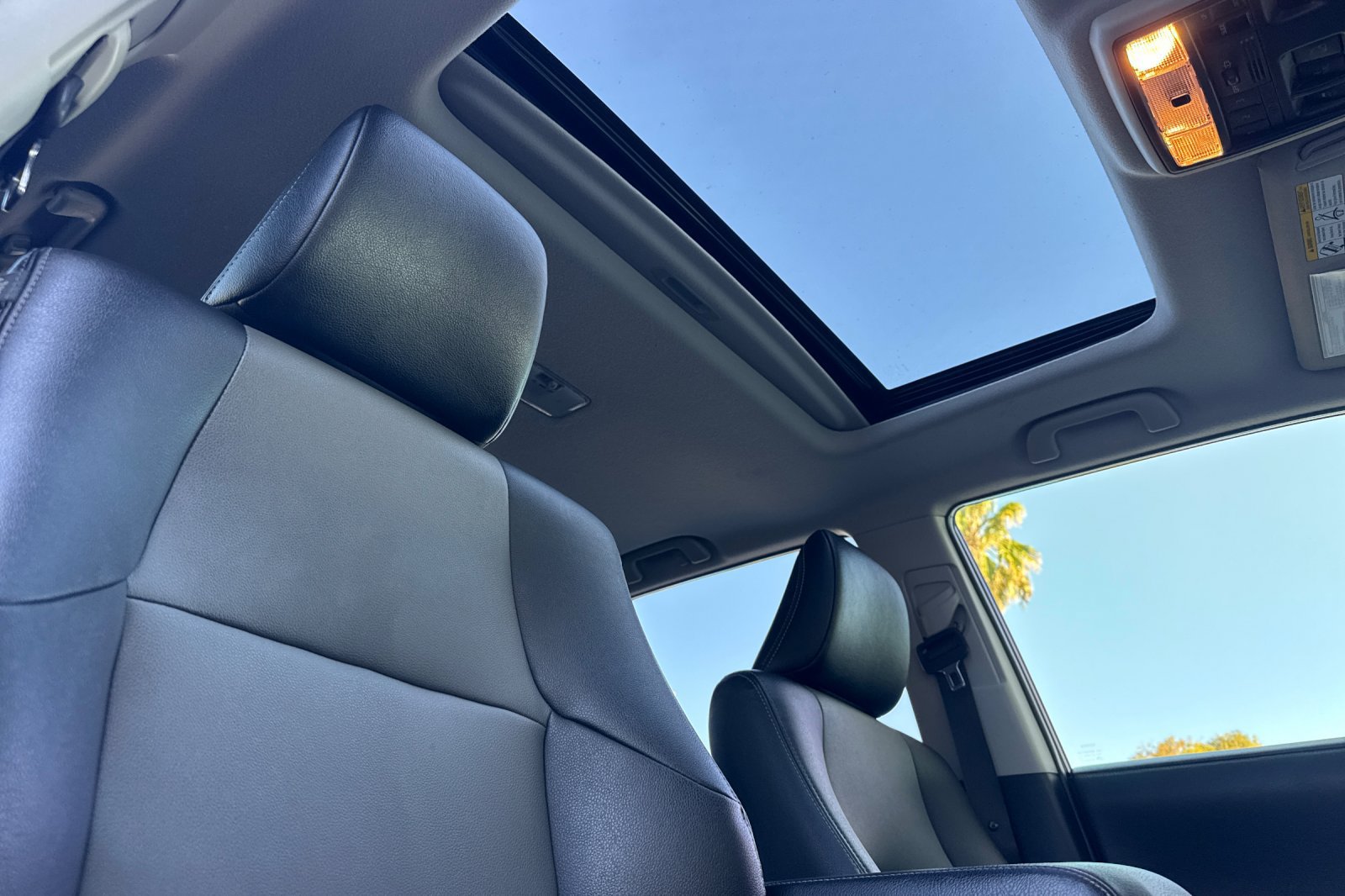 Used 2022 Toyota 4Runner SR5 Premium w/ Moonroof Package AWD/4WD image 19