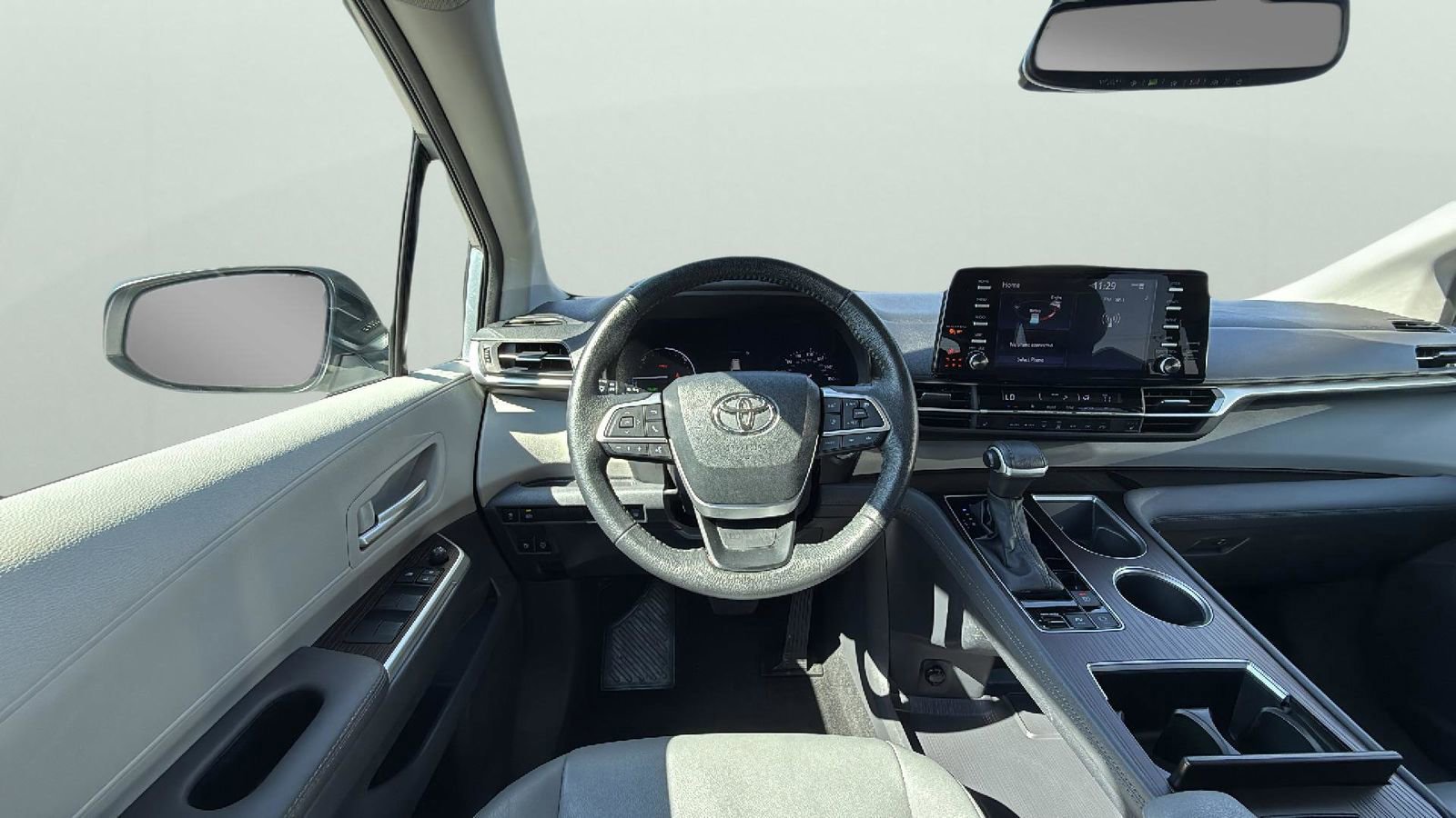 Used 2023 Toyota Sienna XLE image 13