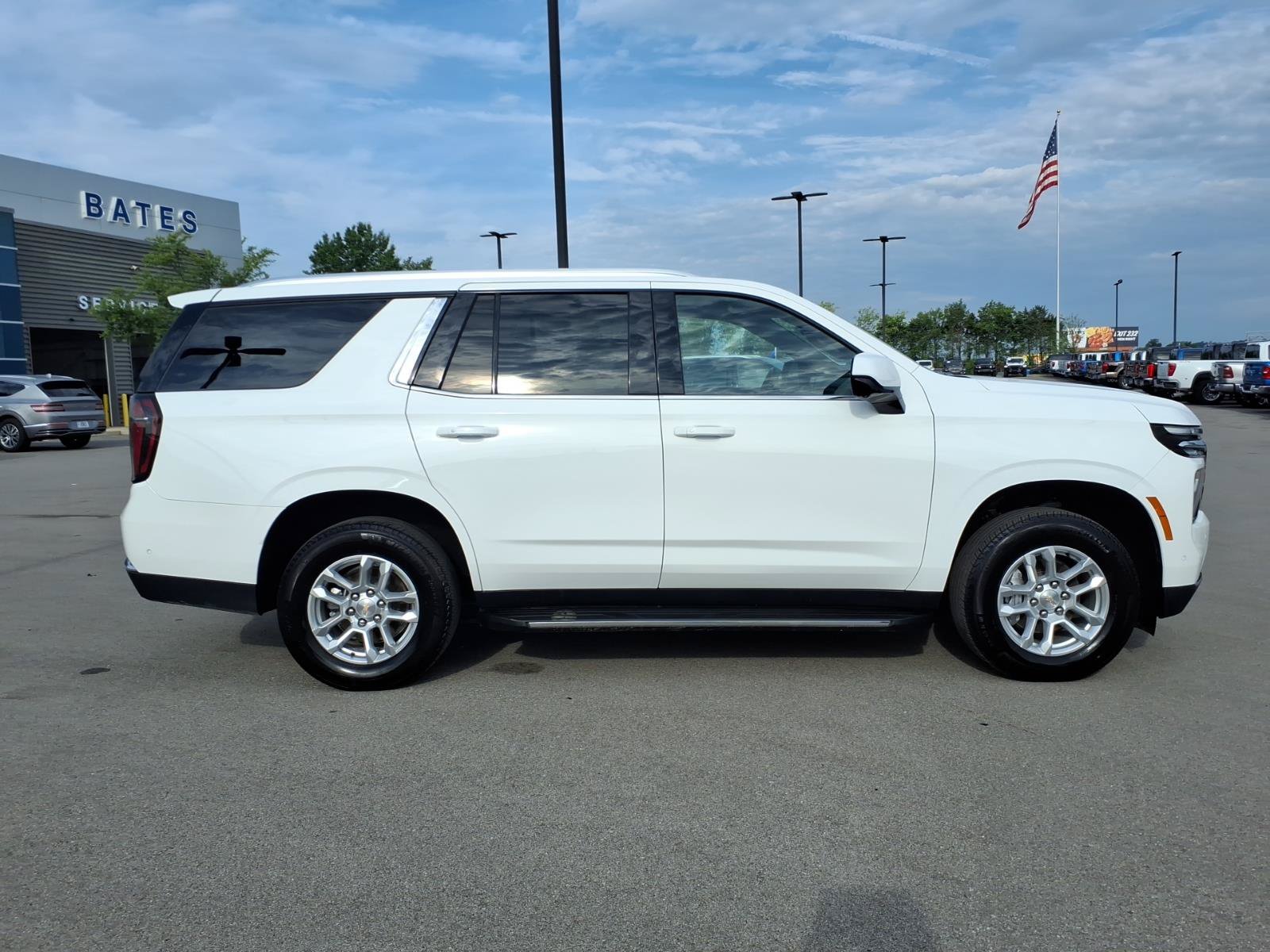 Used 2025 Chevrolet Tahoe LT AWD/4WD image 2