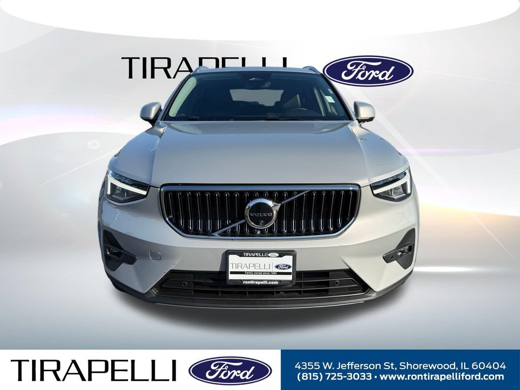 Used 2025 Volvo XC40 B5 Plus AWD/4WD image 6