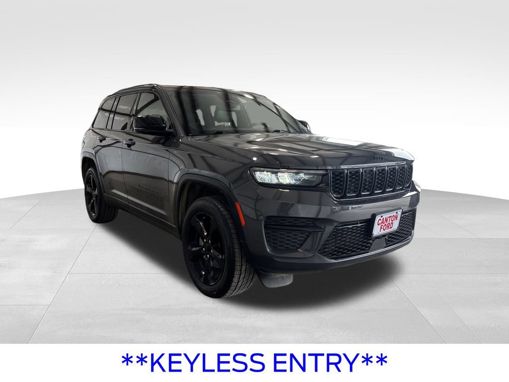 Used 2024 Jeep Grand Cherokee Altitude AWD/4WD image 10