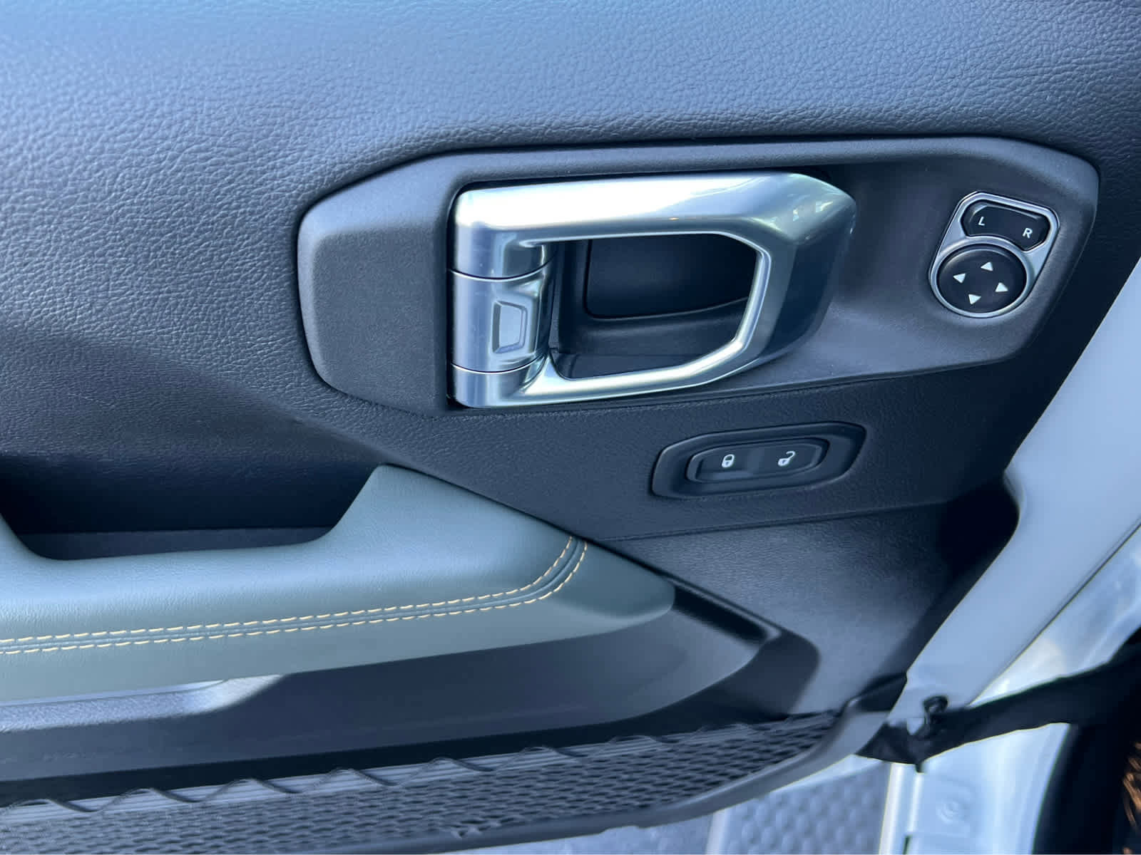 Used 2024 Jeep Wrangler High Altitude image 28