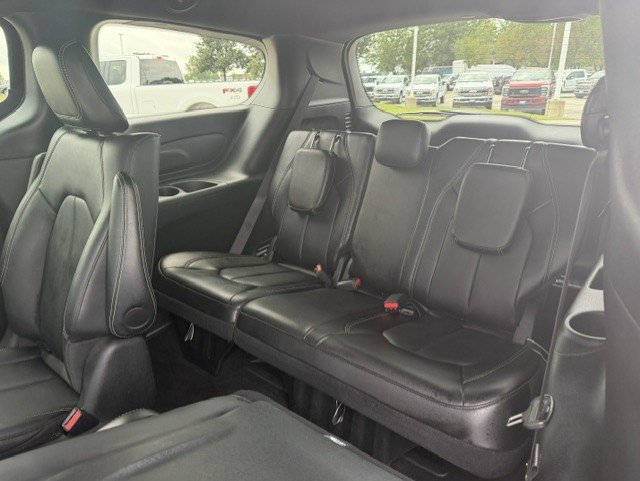Used 2025 Chrysler Pacifica Select FWD image 31