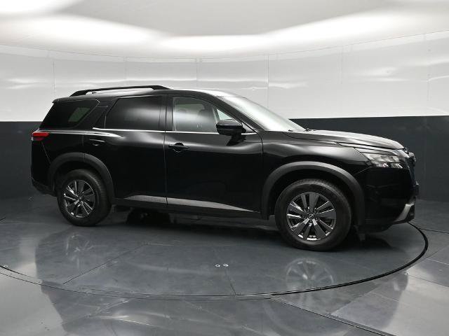 Used 2025 Nissan Pathfinder SV FWD image 4