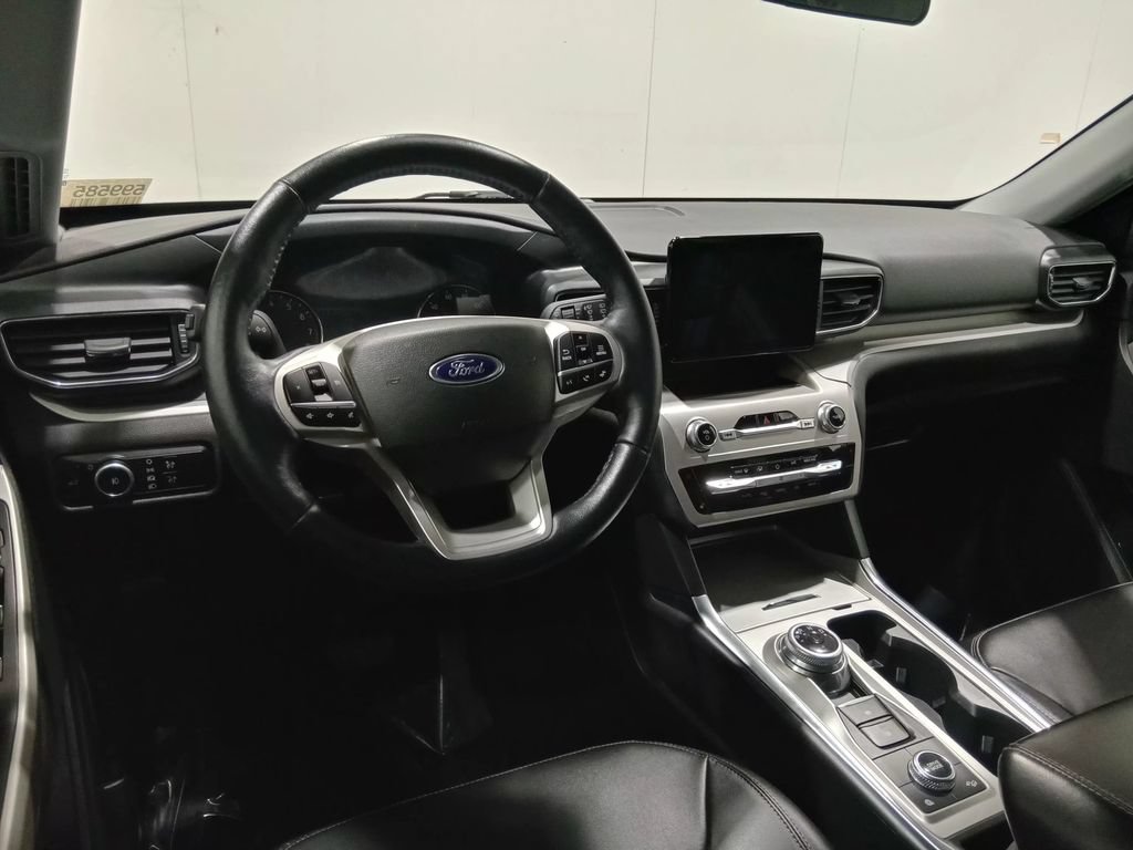 Certified 2023 Ford Explorer XLT w/ Equipment Group 202A AWD/4WD image 16