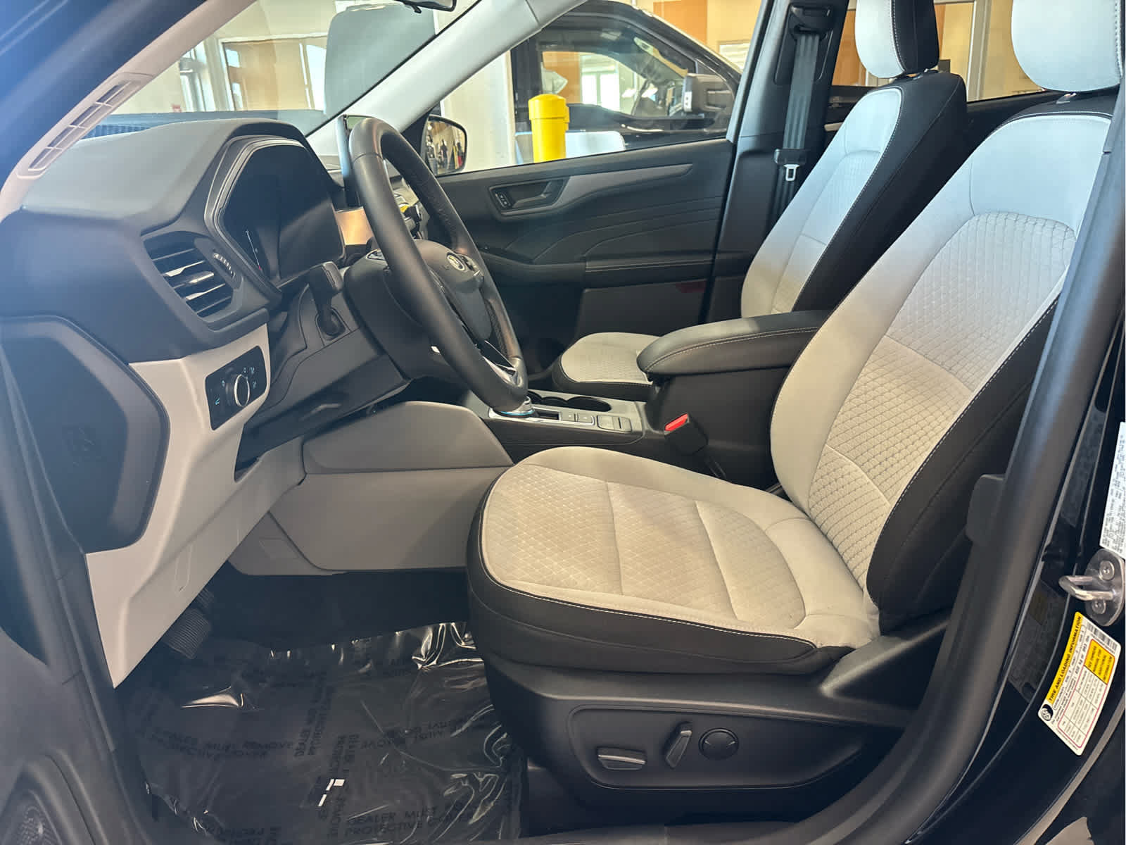 Certified 2023 Ford Escape Active AWD/4WD image 28