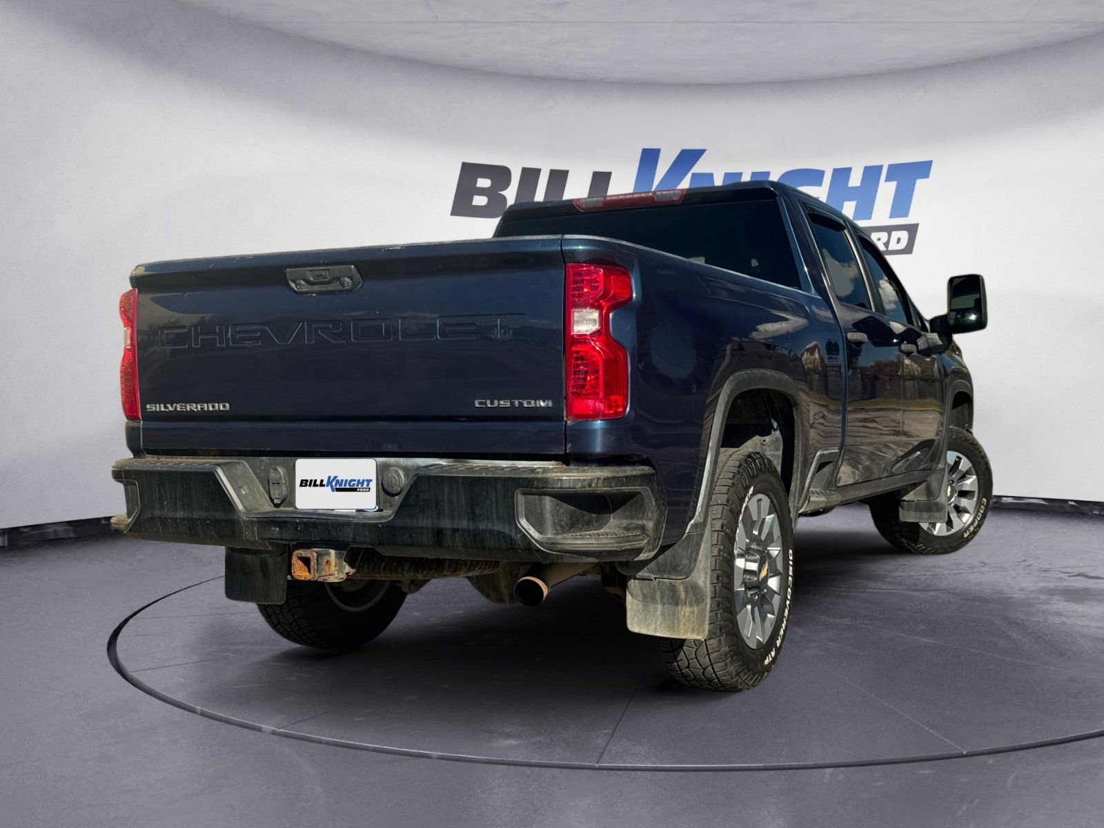 Used 2023 Chevrolet Silverado 2500 Custom w/ Custom Convenience Package image 5