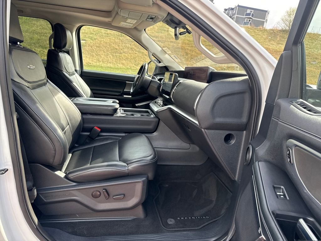 Certified 2025 Ford Expedition Platinum AWD/4WD image 29