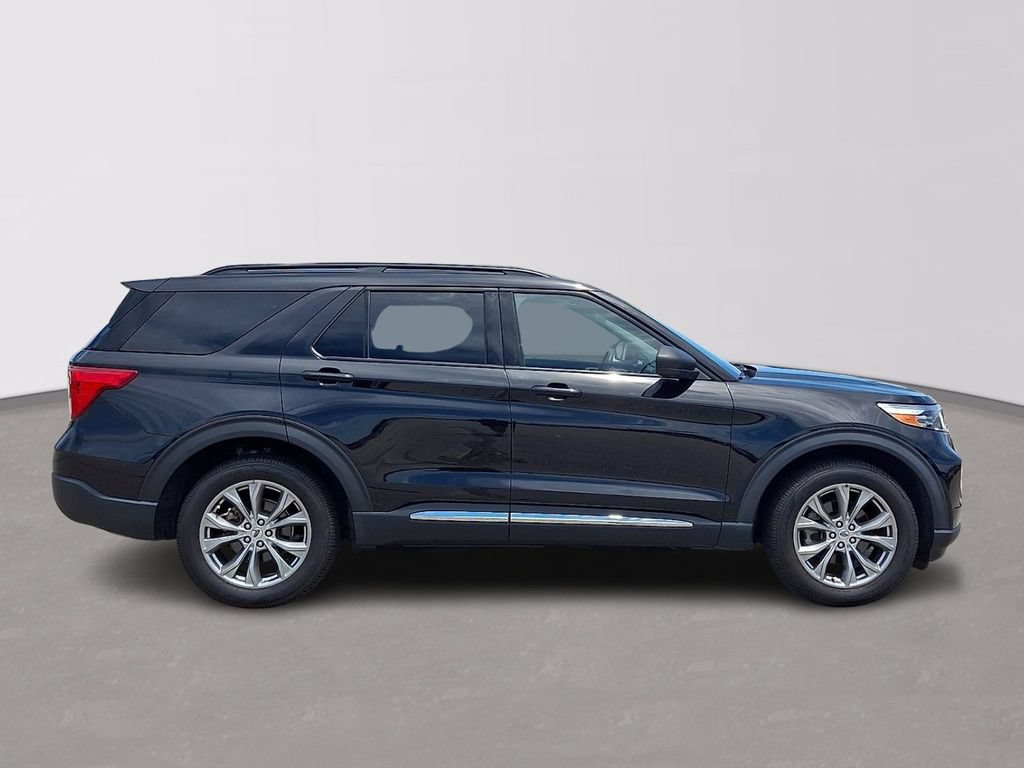 Certified 2022 Ford Explorer XLT w/ Equipment Group 202A AWD/4WD image 7