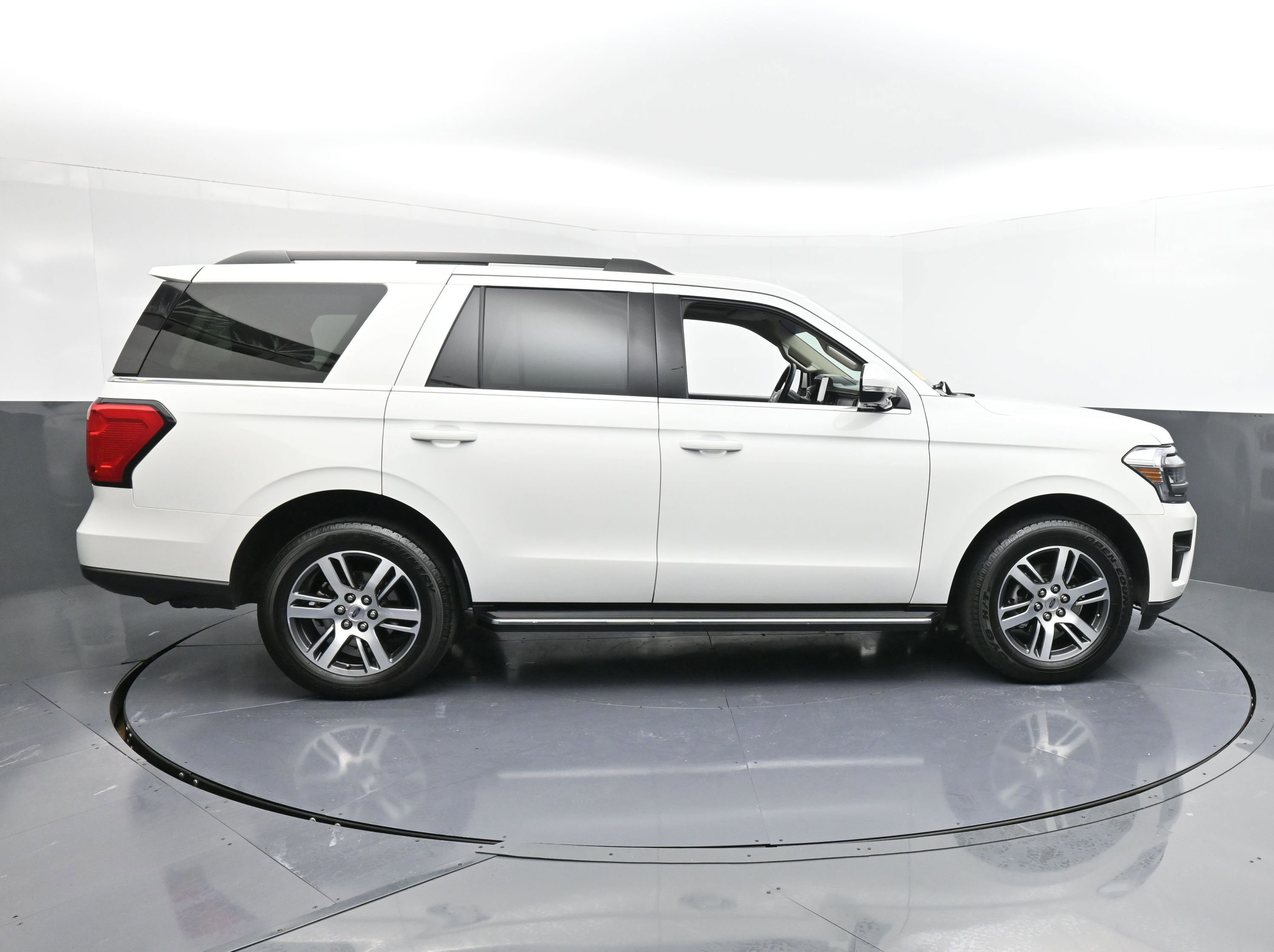 Certified 2022 Ford Expedition XLT image 17