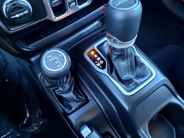 Used 2025 Jeep Gladiator Sport AWD/4WD image 21