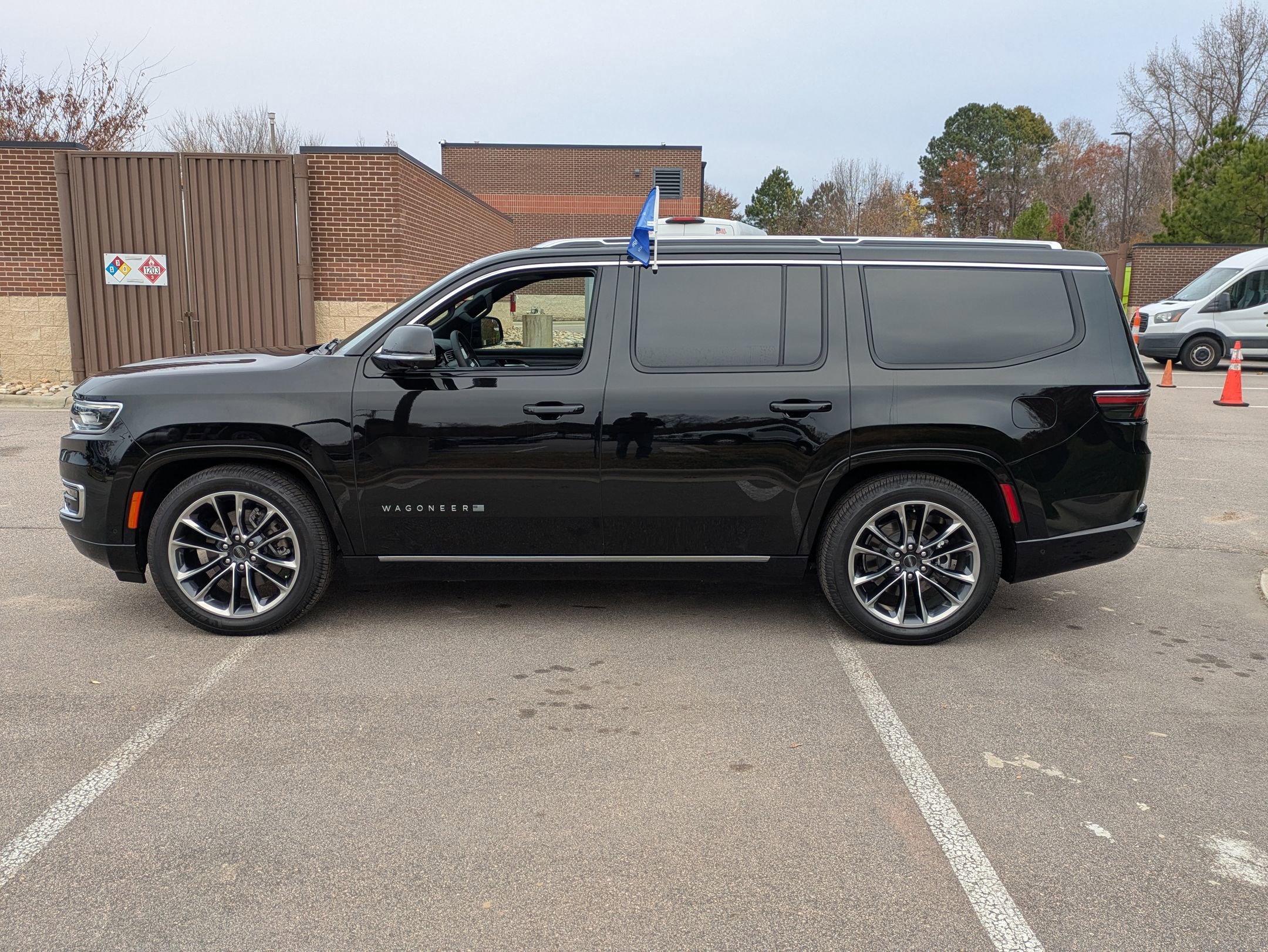 Used 2024 Jeep Wagoneer Series III w/ Premium Group I image 3