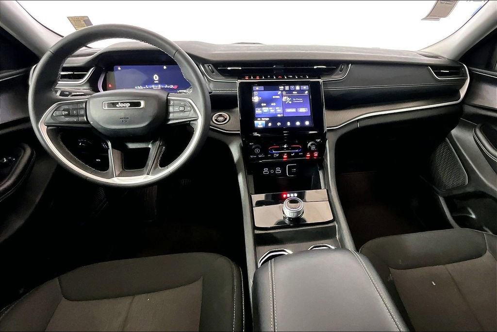 Used 2023 Jeep Grand Cherokee Laredo X image 11