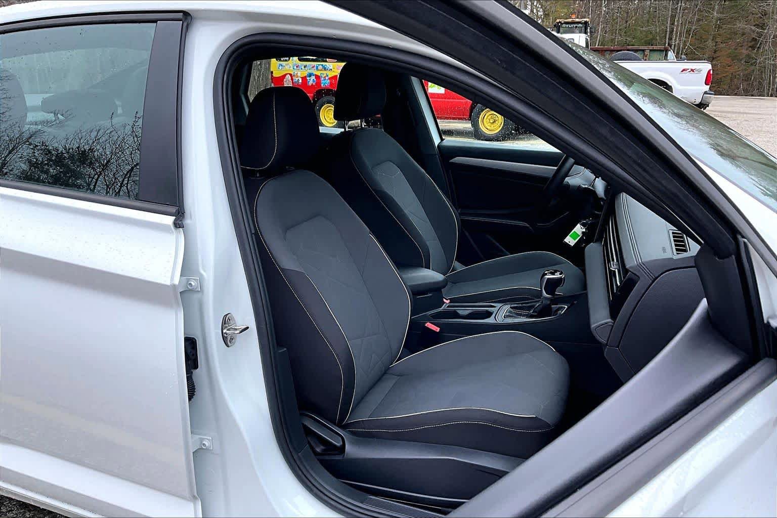 Used 2025 Volkswagen Jetta Sport FWD image 8