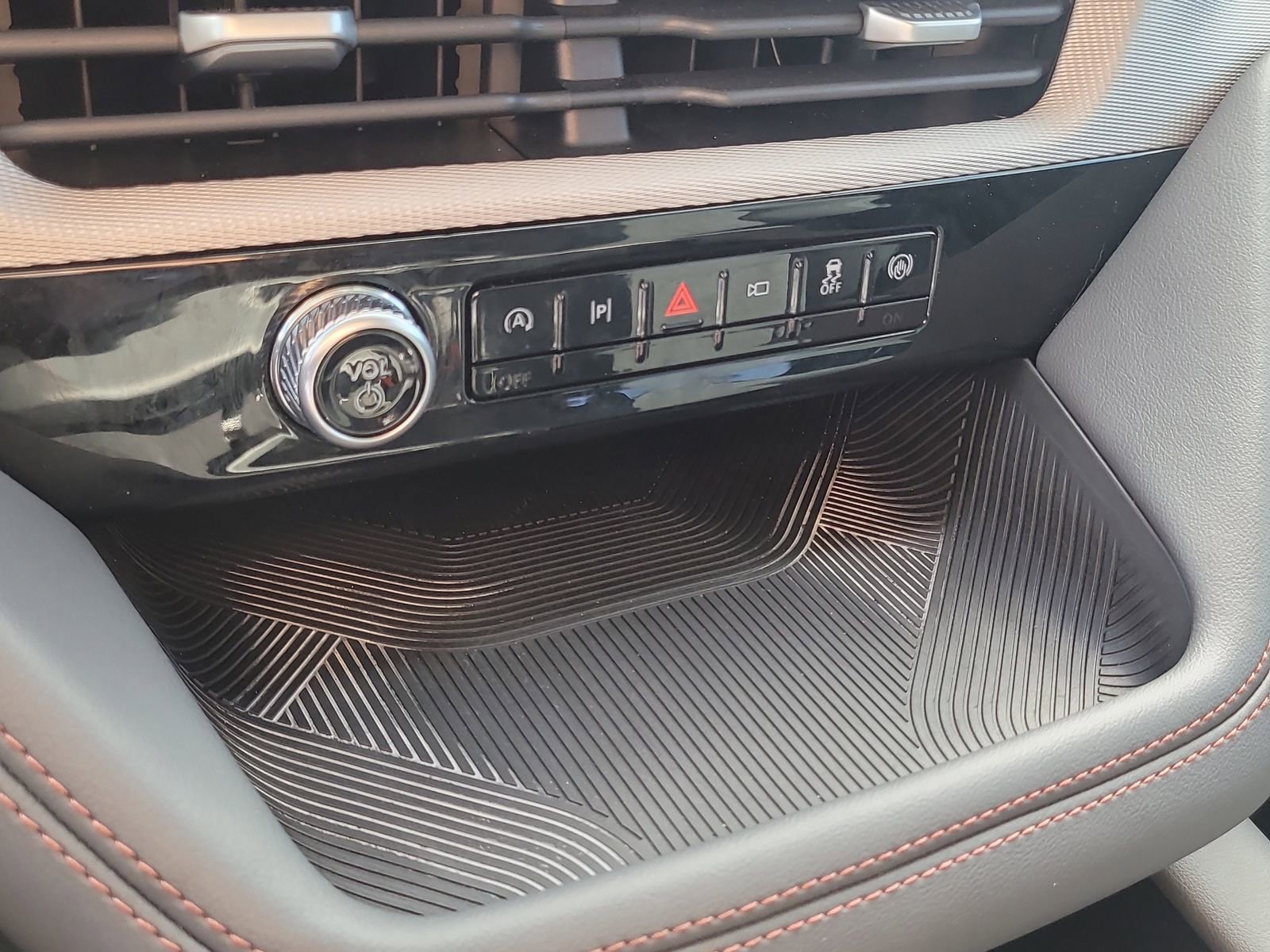 Certified 2025 Ford Explorer Active image 25