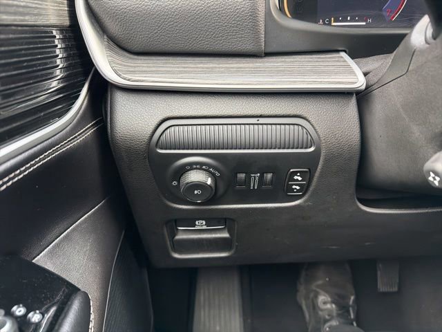 Used 2024 Jeep Wagoneer L Series II w/ Flexible Seating Group image 24