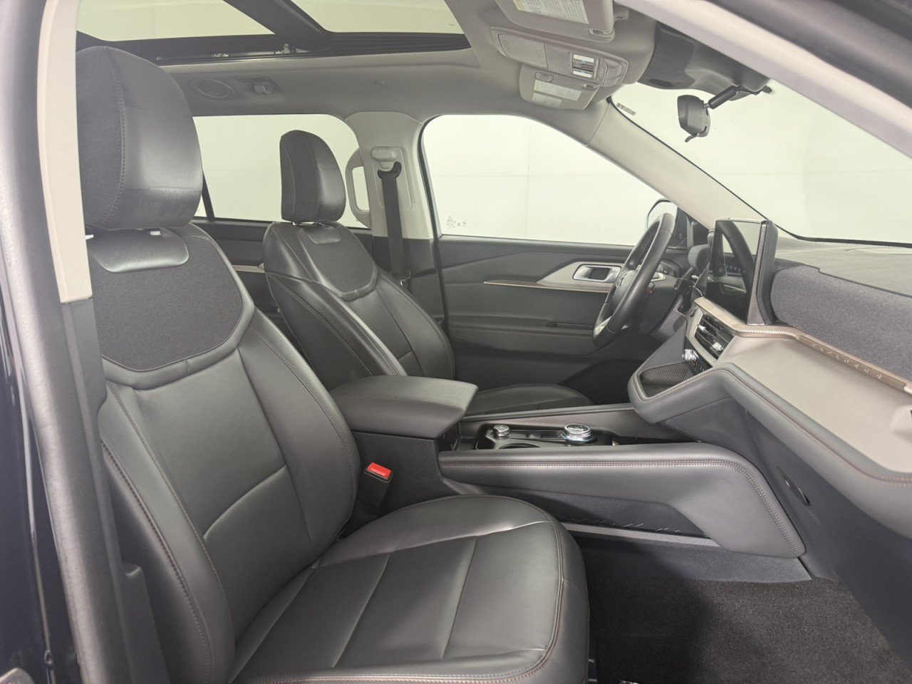 Certified 2025 Ford Explorer Active w/ Active Comfort Package AWD/4WD image 10