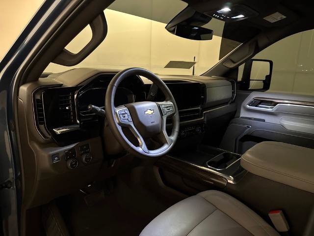 Used 2025 Chevrolet Silverado 2500 LT w/ Leather Package AWD/4WD image 4