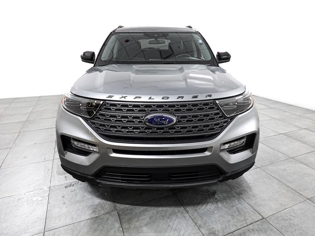 Certified 2024 Ford Explorer XLT w/ Equipment Group 202A AWD/4WD image 3