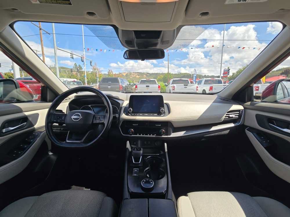 Used 2025 Nissan Rogue SV AWD/4WD image 15