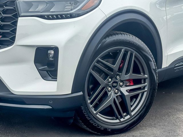 Certified 2025 Ford Explorer ST image 9