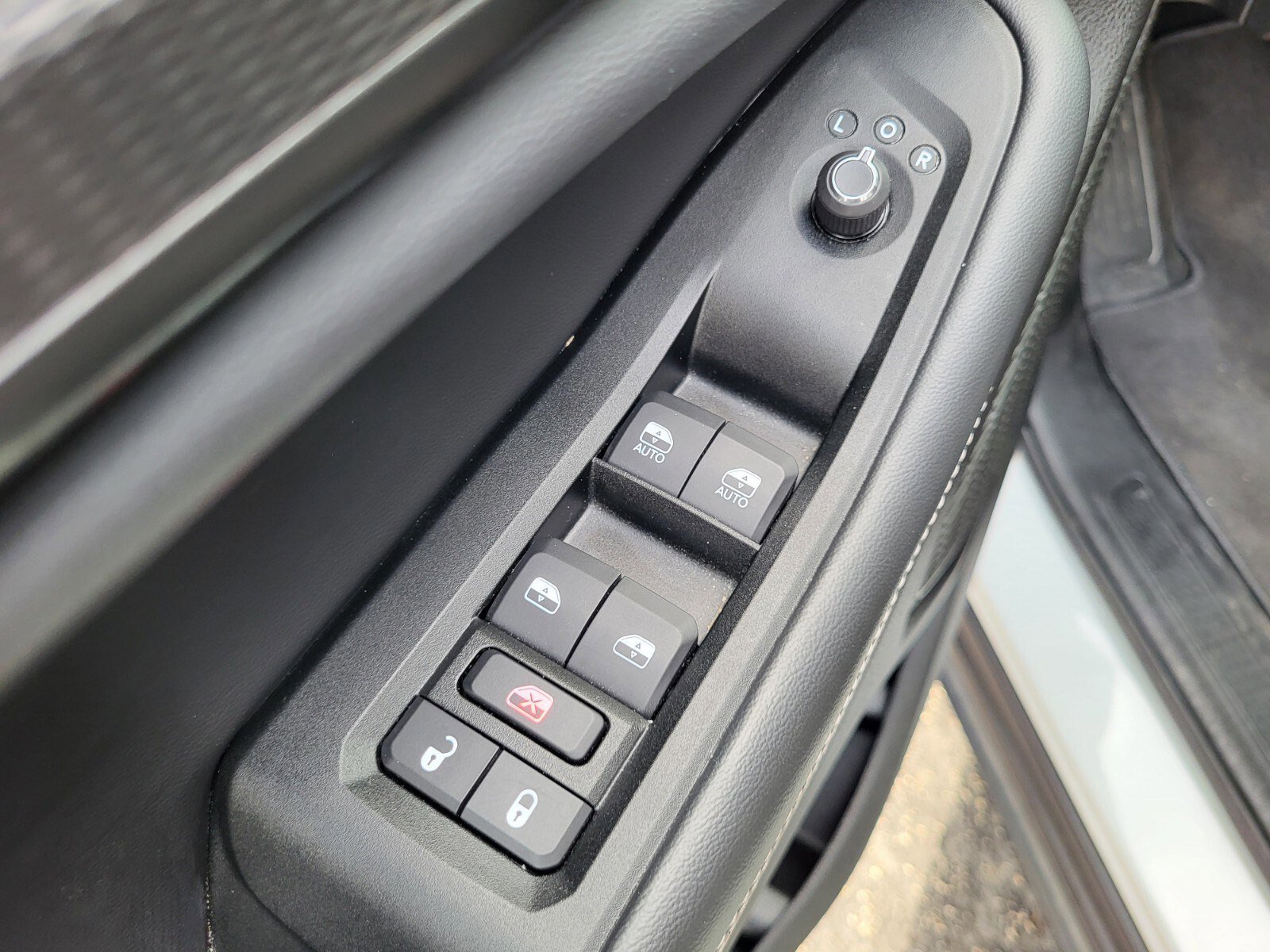 Used 2025 Jeep Grand Cherokee L Laredo image 18