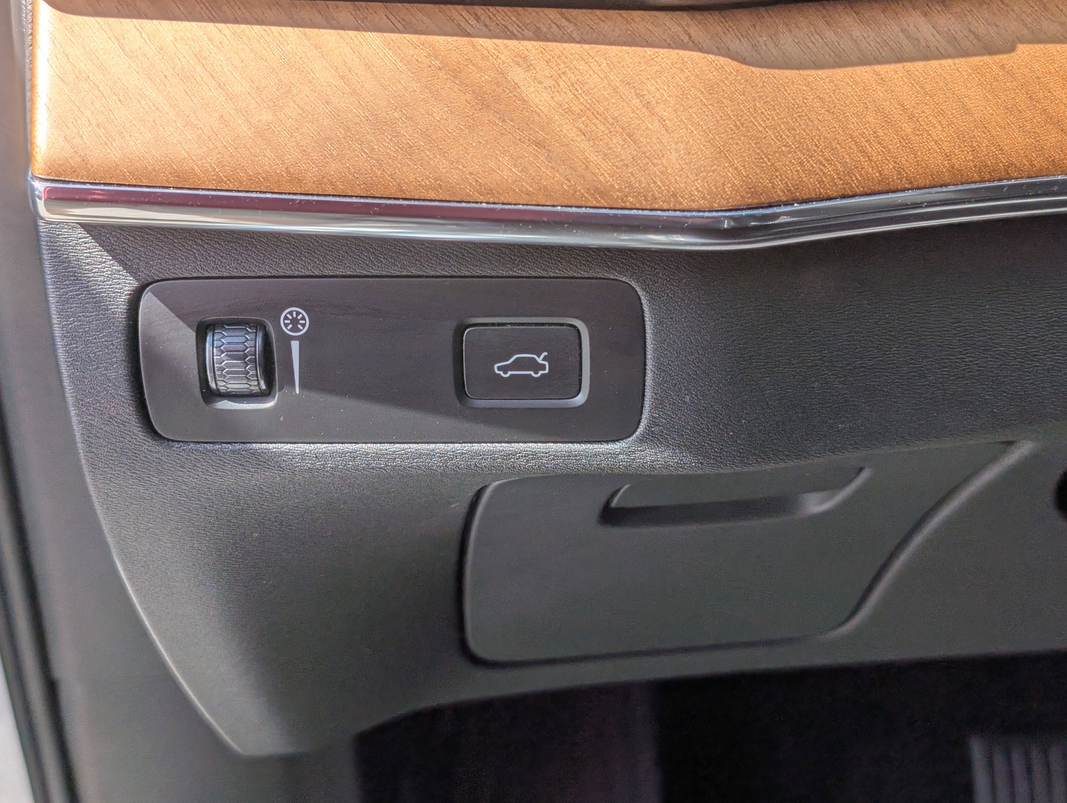 Used 2021 Volvo XC90 T6 Momentum w/ Advanced Package image 25