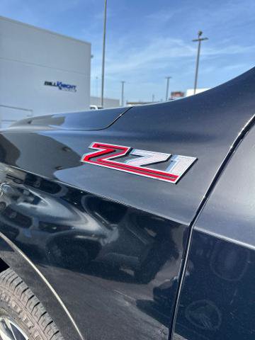 Used 2024 Chevrolet Suburban Z71 w/ Luxury Package AWD/4WD image 9