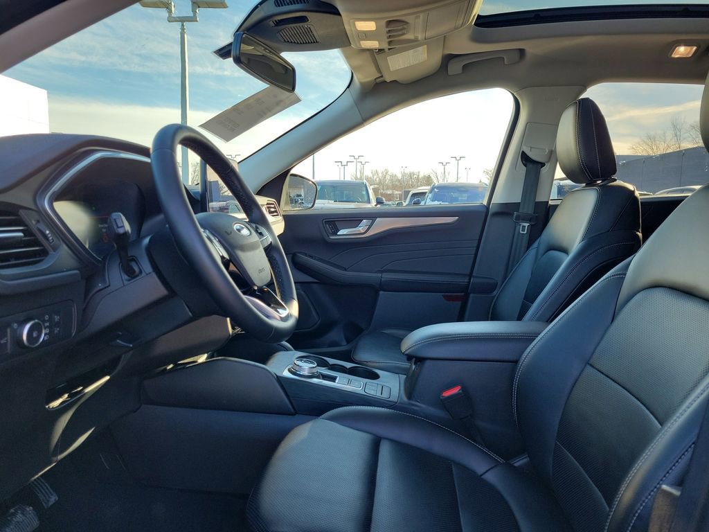 Certified 2022 Ford Escape Titanium w/ Class II Trailer Tow Package image 16