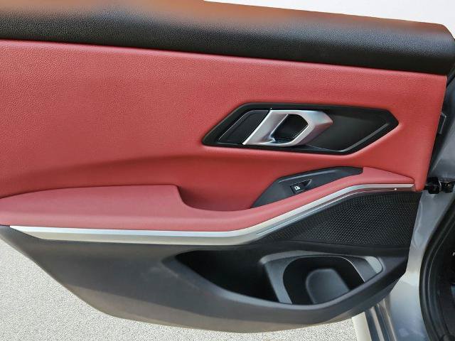 Used 2026 BMW 330i Sedan w/ M Sport Package RWD image 21