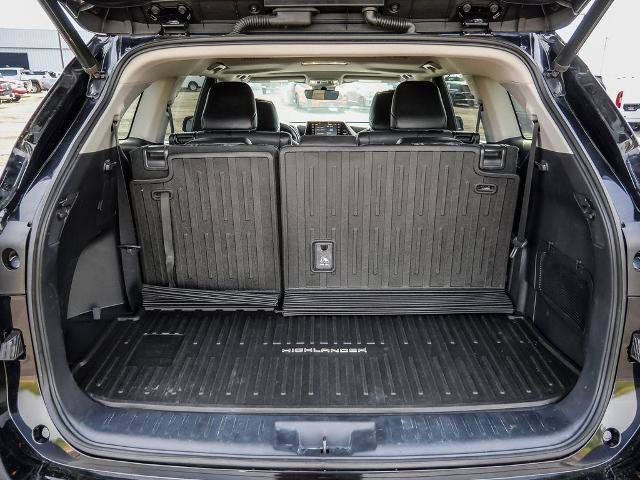 Used 2021 Toyota Highlander XLE AWD/4WD image 12