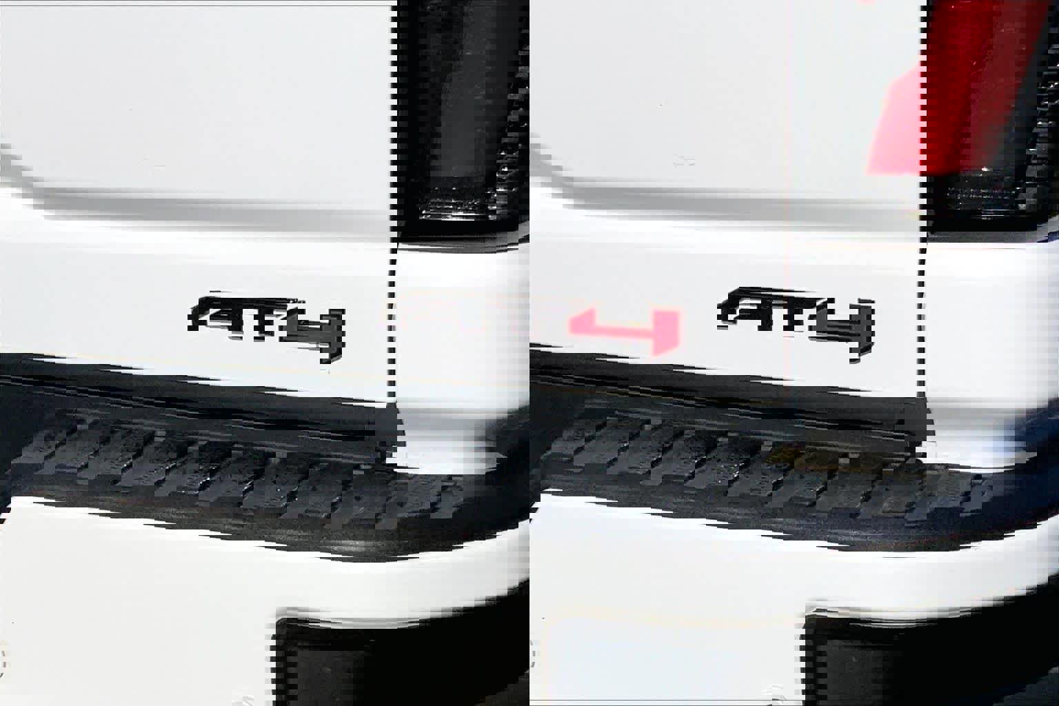 Used 2024 GMC Sierra 2500 AT4 w/ Technology Package image 27